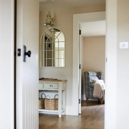 Feriehus Lovely Close To Killaloe And Lough Derg Raheen Bridge